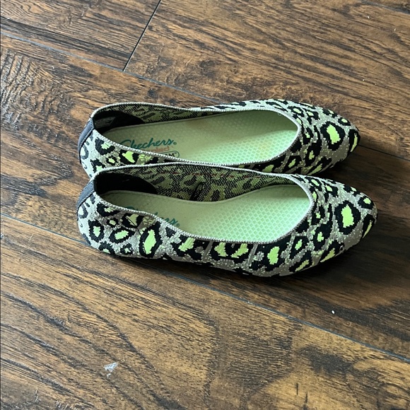 Skechers Green and Black Patterned Flats - Picture 3 of 9
